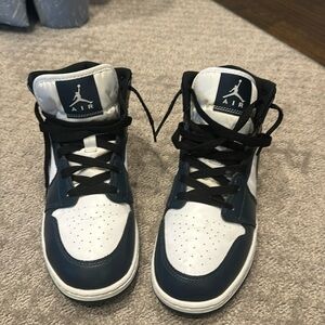 Youth Air Jordan high top sneakers size 6.5 mint condition